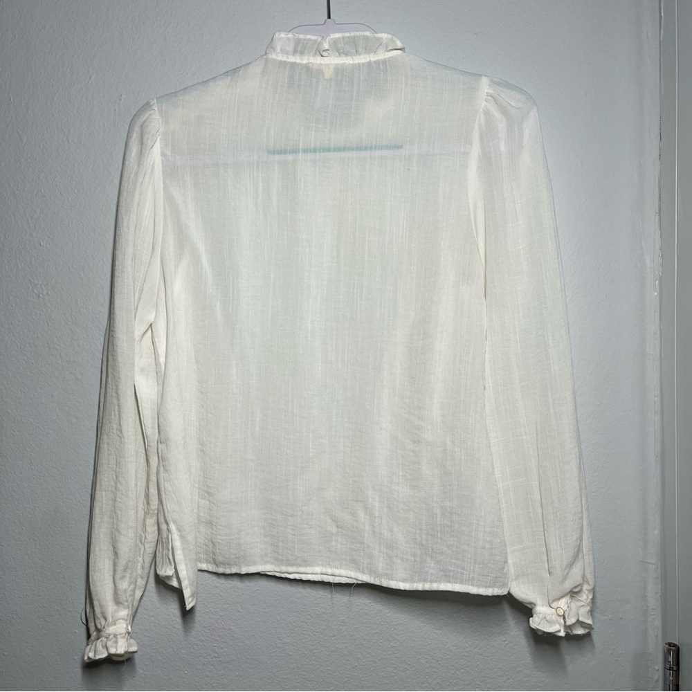 Le Lis Textured Ruffle Shoulder Blouse - Picture 2 of 6